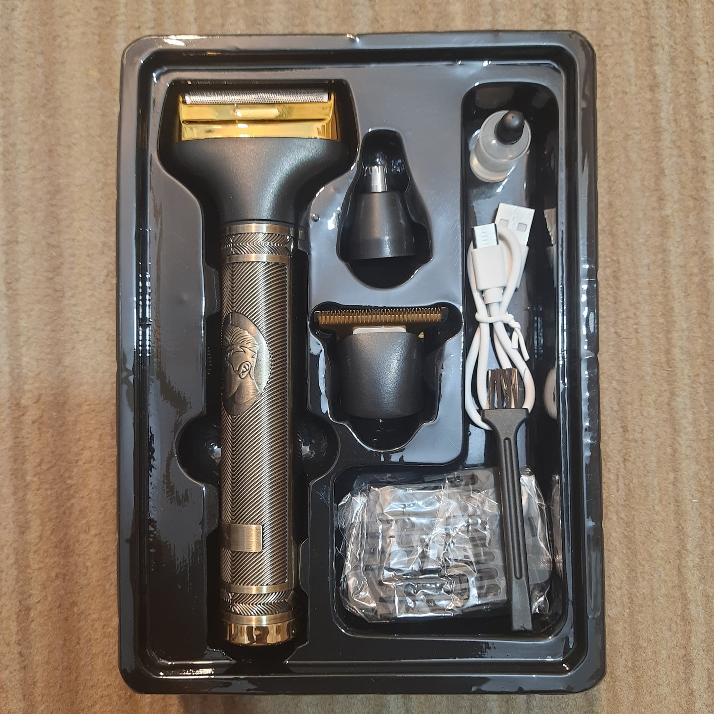 3 in 1 Grooming Kit Rechargeable shaver + Trimmer